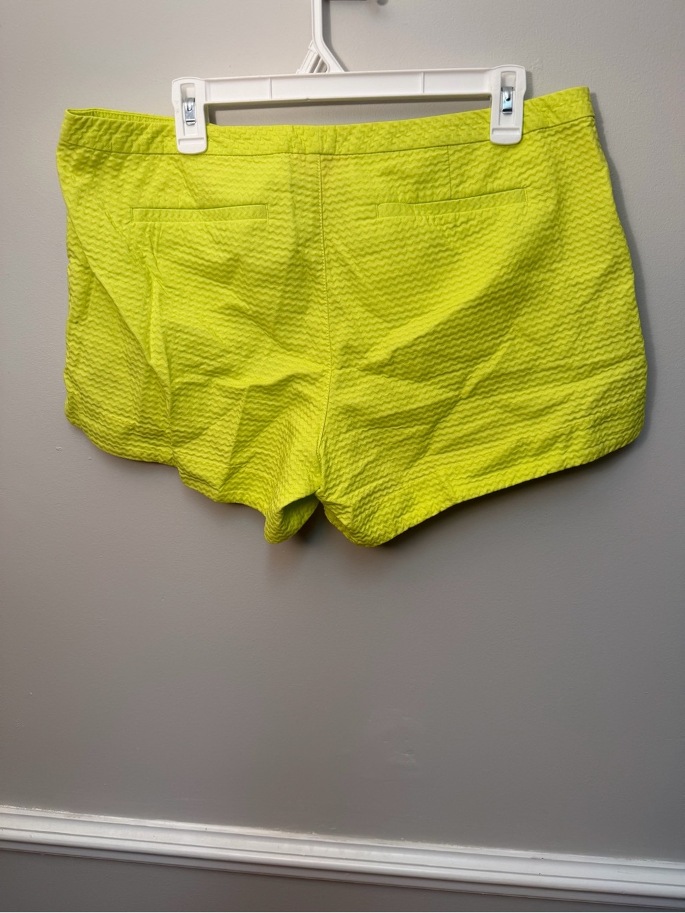 Lilly Pulitzer Womens Shorts Size 12 Lime Green Textured Cotton Preppy - Picture 4 of 9
